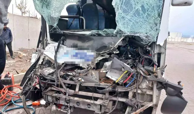 Kayseri İncesu’da İşçi Servisi Tıra Çarptı