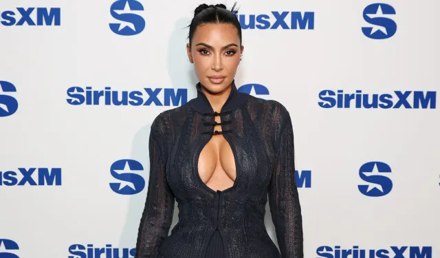 Kim Kardashian’ın Yeni Yıl Dekoru Sosyal Medyayı Karıştırdı