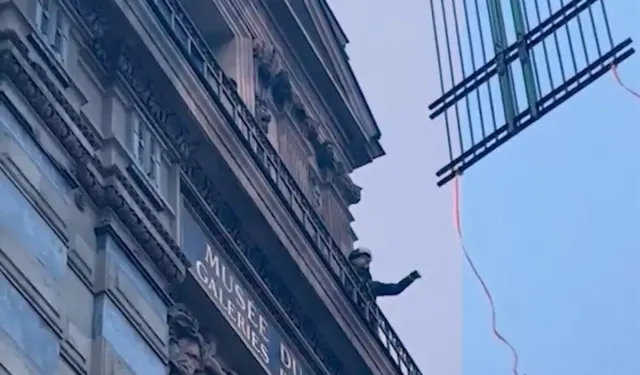 Louvre Müzesi’nde Güvenlik Önlemleri Artırıldı