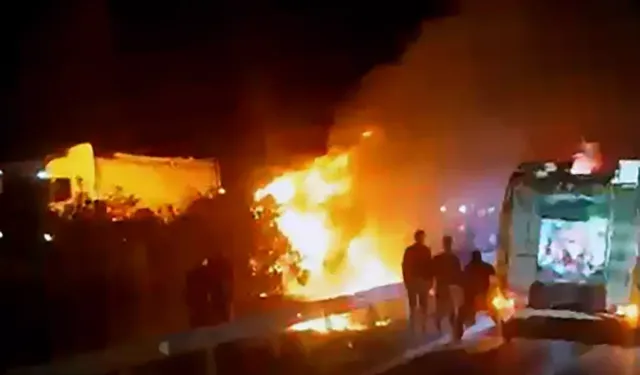 Hatay'da Angus Yüklü TIR Alev Aldı: 2 Ölü