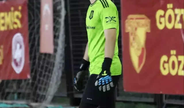 İzmir'de Halı Sahalar İçin Kiralık Kaleci Dönemi