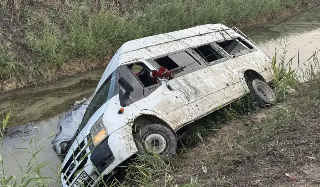 Adana'da Minibüs Kanala Devrildi: 18 Yaralı