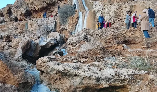 Derik’te GAP Şelalesi 2 Yıl Sonra Yeniden Aktı