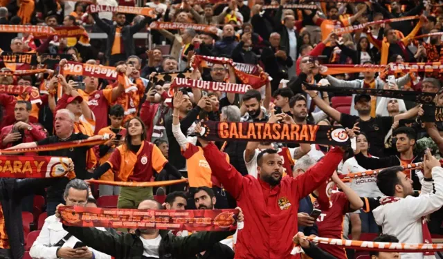 Galatasaray Taraftarından Yönetim İstifa Tepkisi