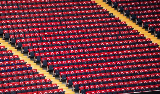 Fenerbahçe Tribünleri Türk Bayraklarıyla Donatıldı