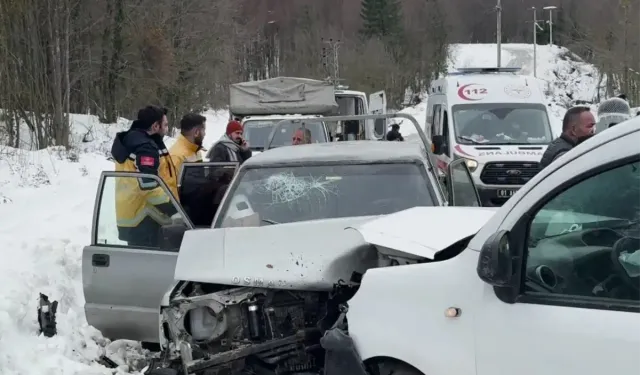 Düzce’de Feci Kaza: 3’ü Çocuk 7 Yaralı