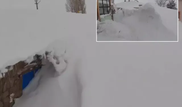 Sivas’ta Bina Boyu Kar Yağışı Hayatı Durdurdu