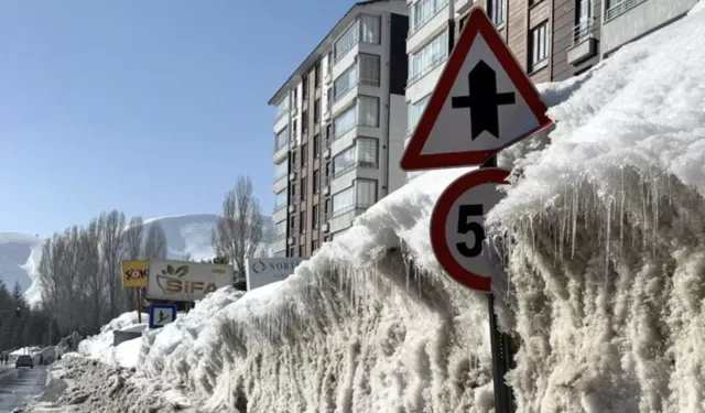 Bitlis’te Kar Kalınlığı Trafik Tabelalarına Ulaştı