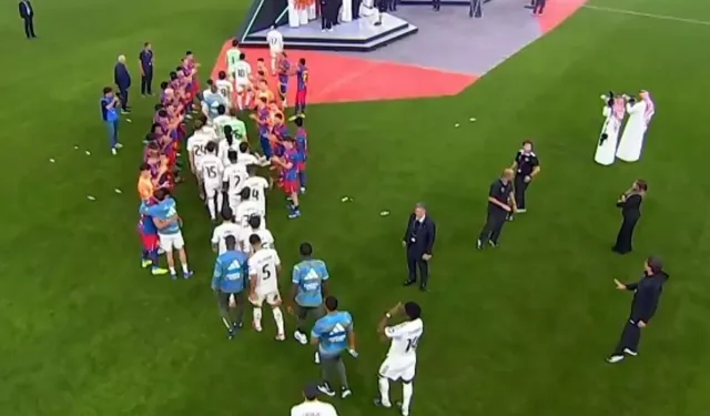 Barcelona Süper Kupa’yı Aldı, Seremonide Alkış Krizi İddiası