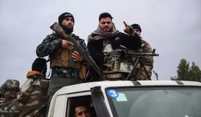 Suriye Ordusu Rakka Sınırına Girdi, Tabka Yönünde İlerliyor