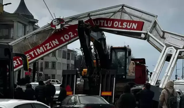 Üsküdar Sahil Yolu’nda Ekskavatörlü TIR Kazası