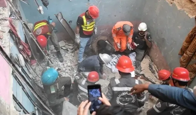 Karaçi’de Patlama 16 Kişi Hayatını Kaybetti