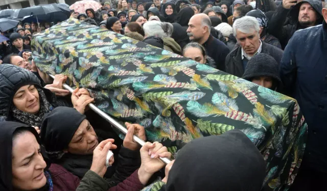 Ayrılmak İsteyen Kadını Araçta Boğdu