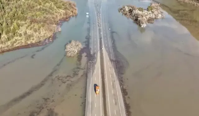 Antalya’da Sağanak Hayatı Durdurdu