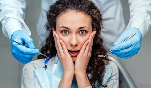 Gözler Anayasa Mahkemesi’nde Diş Hekimlerinden Harç Tepkisi