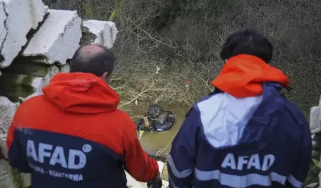 Dereye Uçan Araçta İki Kız Kardeş Hayatını Kaybetti