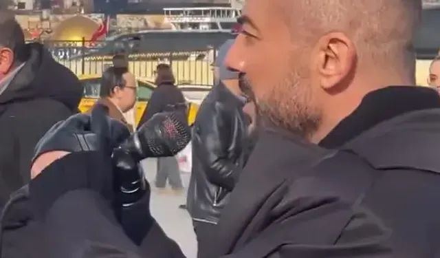 Eminönü’nde Sokakta Şarkı Söyleyen İsim Şaşırttı