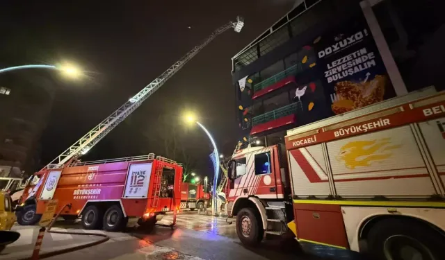 İzmit’te 7 Katlı Binanın Çatısında Yangın Paniği