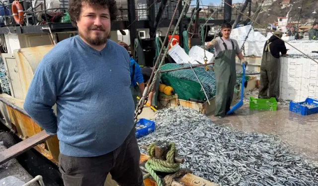 Kırklareli'nde 6 Saatte 30 Ton Hamsi