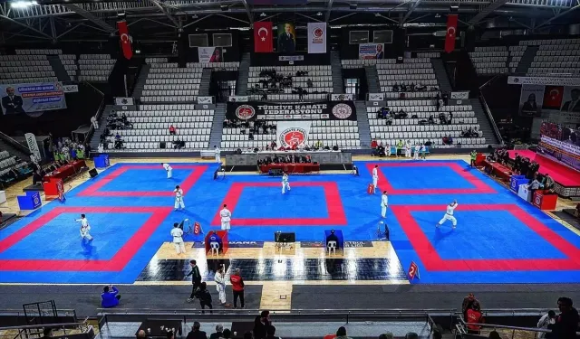 Manisa’da 800 Sporcuyla Karate Şampiyonası
