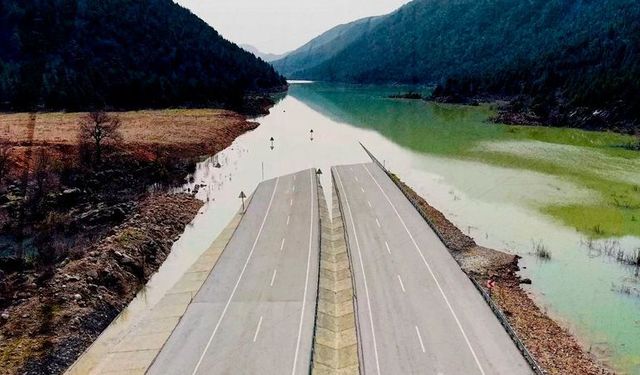 Konya-Antalya Yolu Sağanak Nedeniyle Kapandı