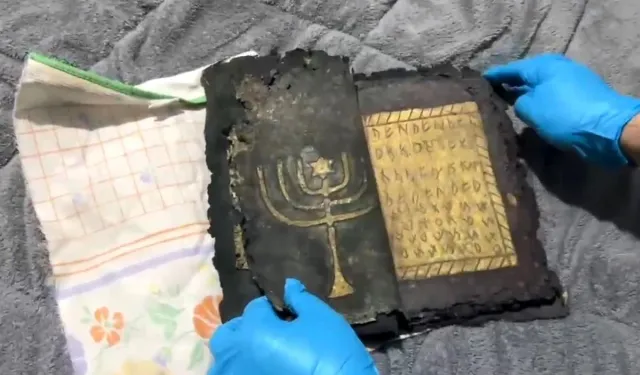 Aydında Altın İşlemeli Dua Kitabı Ele Geçirildi