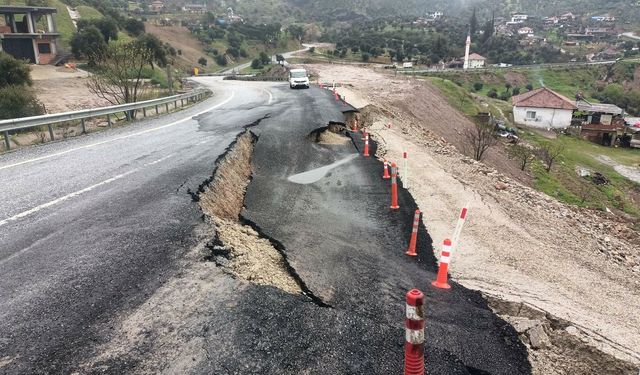 Aydın Tire Yolunda İkinci Çökme Ulaşım Durdu