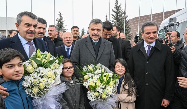 Bakan Tekin'den CHP'ye Tosun Paşa Benzetmesi