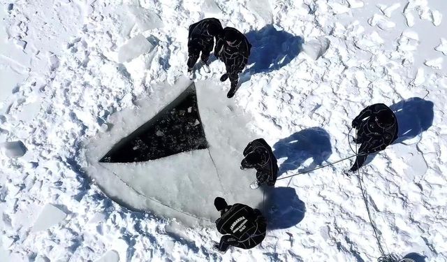 Palandöken’de Jandarma SAK Timinden Buz Altı Dalış