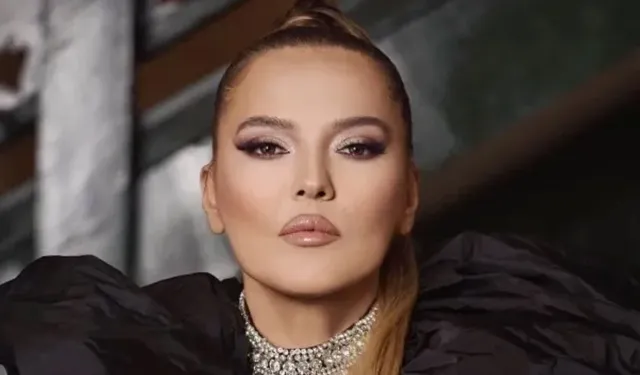 Demet Akalın Yeni İmajıyla Dikkat Çekti