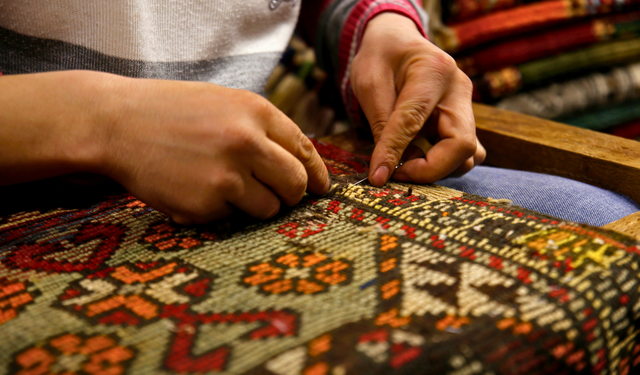 Gelenekten Modern Evlerin Zeminine: Afgan Halılarının Dikkat Çeken Yükselişi