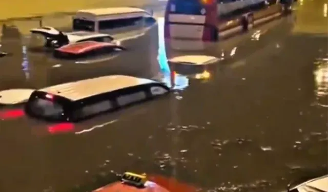 Dubai Sel Felaketiyle Sarsıldı Ulaşım Durdu