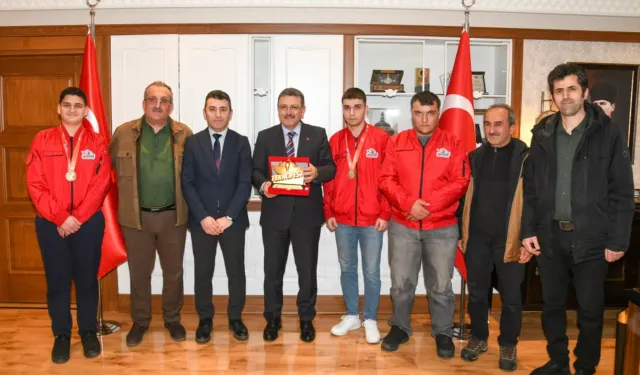 TEKNOFEST Şampiyonlarından Başkan Genç’e Ziyaret