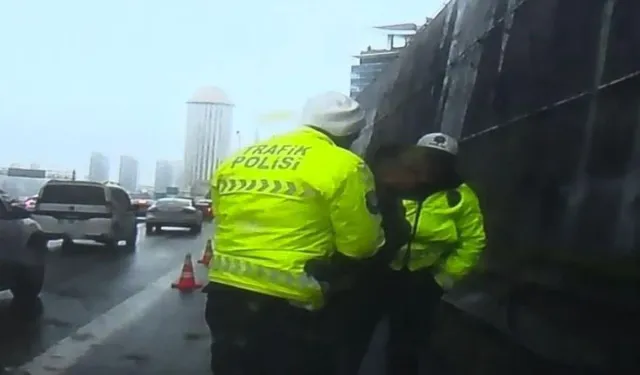 Polisin Heimlich Manevrası Sürücünün Hayatını Kurtardı