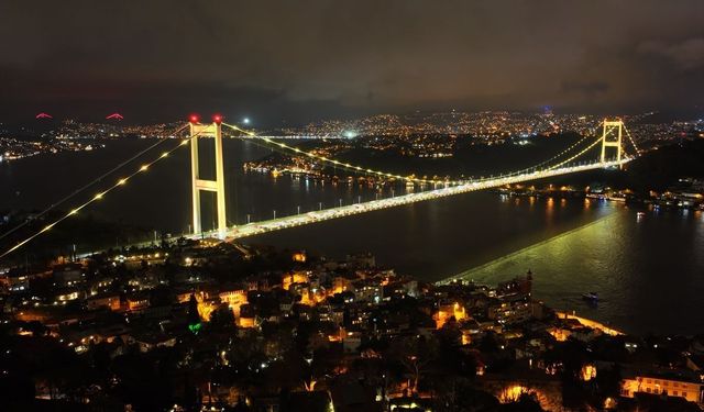 FSM Köprüsü Endometriozis İçin Sarıya Büründü