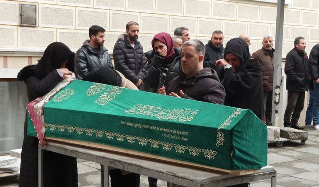 Fatih’te Hayatını Kaybeden Kadın Son Yolculuğuna Uğurlandı