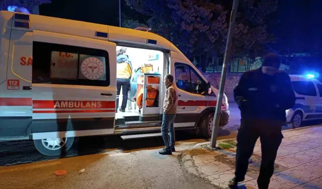 Gençler Arasında Bıçaklı Kavga: 3 Yaralı