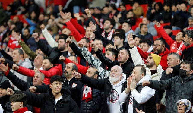 Samsun’da Taraftarlardan Pedro Sanchez ve Atatürk Tezahüratı