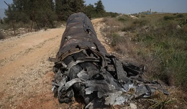 İran Füzesinin Parçası İsrail’de Kırsala Düştü