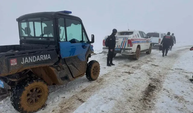 Kaybolan Dağcı Çukurda Hayatta Kalarak Bulundu