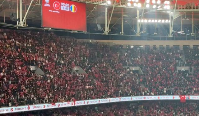 Milli Zafer Sonrası Tribünlerde Mehter Coşkusu