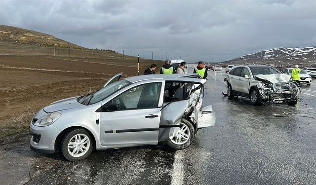Sivas’ta Zincirleme Kazada 1 Kişi Hayatını Kaybetti