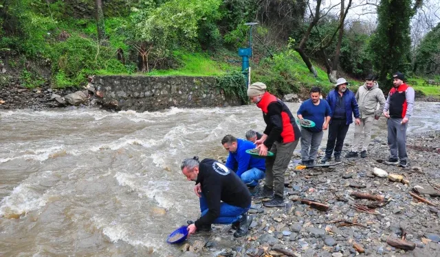 Altın Avcıları İzmir’de Derede Buluştu Yoğun İlgi
