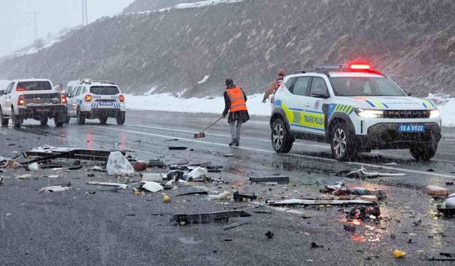 Bitlis Van Yolunda Kazada Çift Hayatını Kaybetti