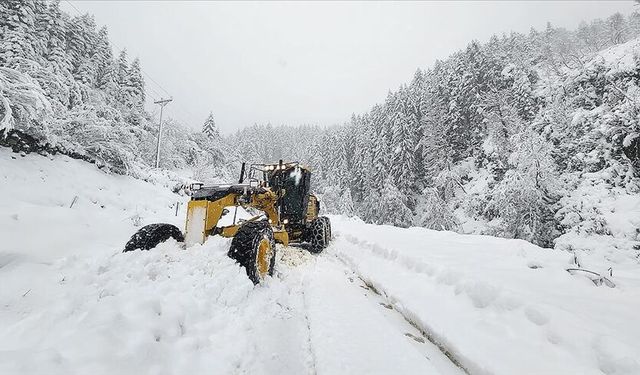 Doğu Karadeniz’de Karla Mücadele Çalışmaları Sürüyor