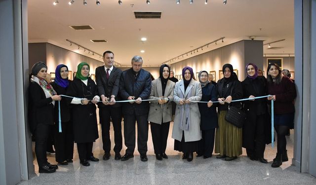 Trabzon’da Gül Ve Kalem Sergisi Açıldı