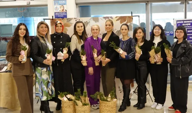 Trabzon'da Kadınlar Gününde Kadınlara Fidan Hediye