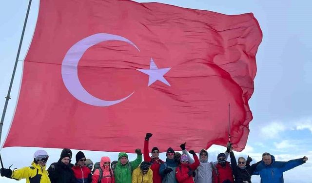 Madur Dağı’nda Şehitler İçin Bayrak Yenilendi