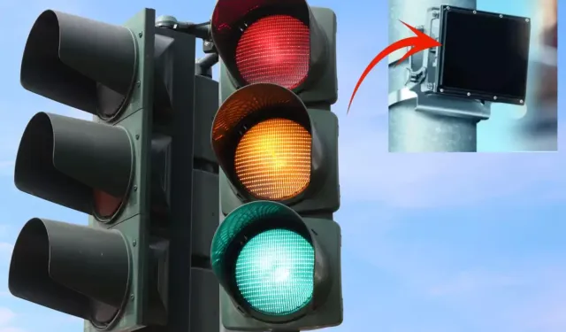 Trafik Direklerindeki Siyah Kutuların Gerçeği