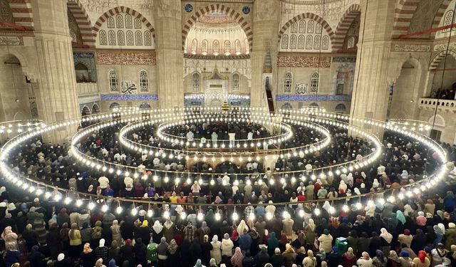 Trakya’da Kadir Gecesi Camilerde Dualarla İdrak Edildi